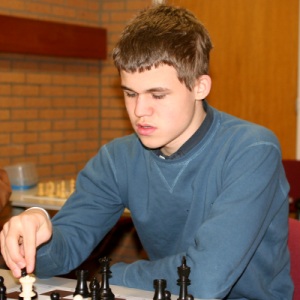 Magnus Carlsen, il nuovo enfant prodige degli scacchi. Ma il record è ancora di Kasparov