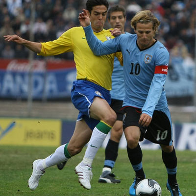 Diego Forlan, campione di calcio e solidarietà