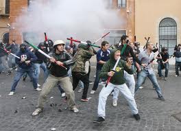 Continuano le manifestazione nella Capitale. Ma il governo è blindato.