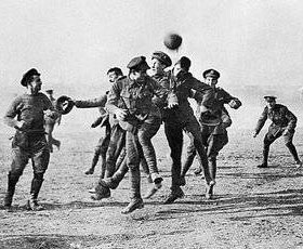 Il 25 dicembre del 1914, a Ypres, si giocò una singolare Germania-Inghilterra