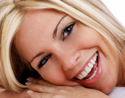 Per un sorriso smagliante: come avere denti bianchi e splendenti