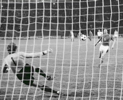 Europei 1976. Quando dal fango del campo balenò un arcobaleno rivoluzionario