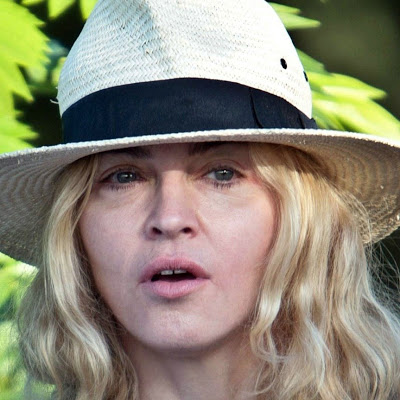 Musica contro il terrorismo: Madonna canta a sorpresa a Parigi