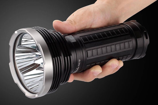 Una torcia led per amica: come comportarsi in caso di blackout