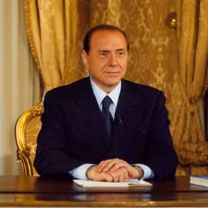 Berlusconi paragona il presidente iraniano a Hitler. Teheran risponde indignata!