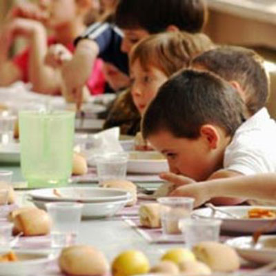 Bambini a pane e acqua per punizione. Tra comune e genitori a perderci sono i bambini